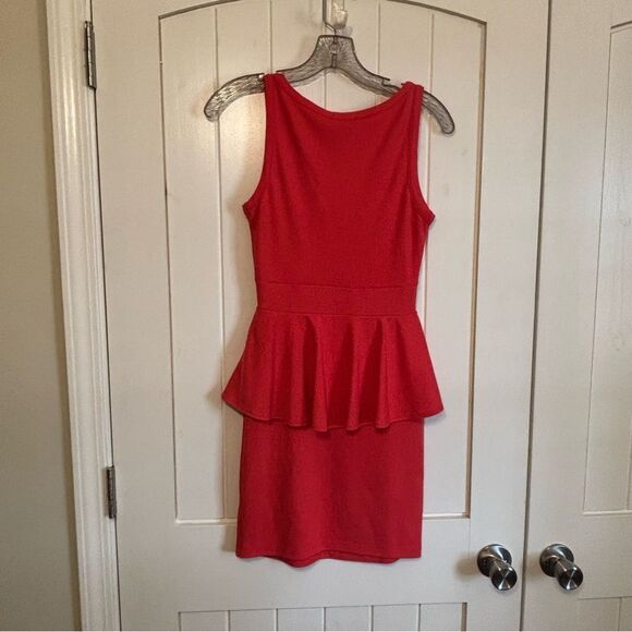 Soprano V Neck Sleeveless Peplum Dress - Picture 3 of 5